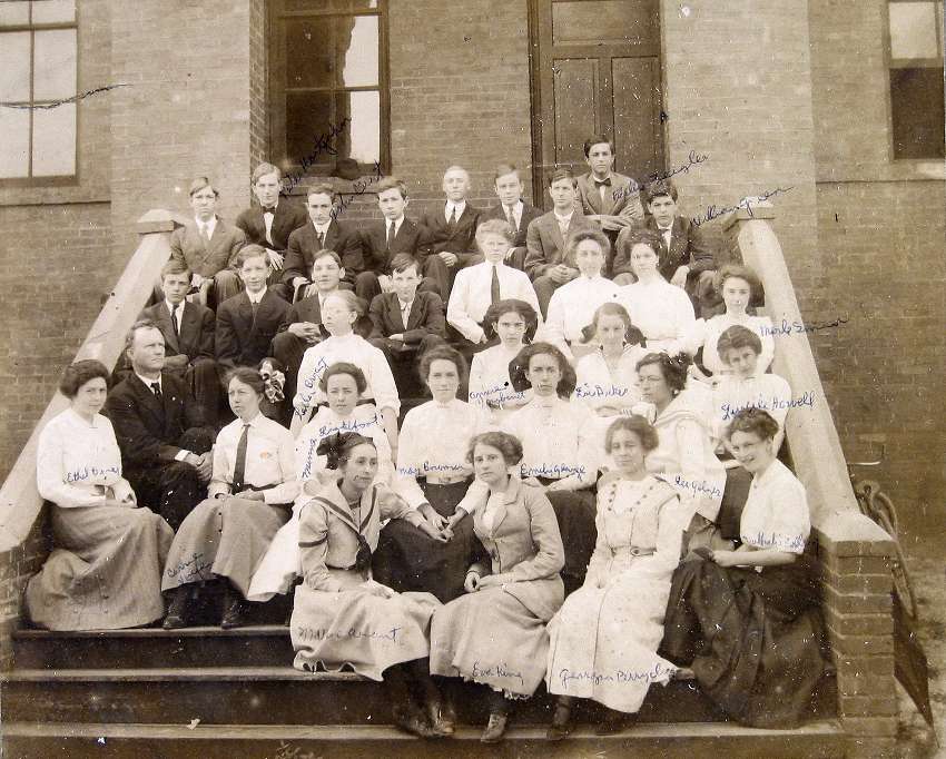 OHS Seniors, 1910.jpg